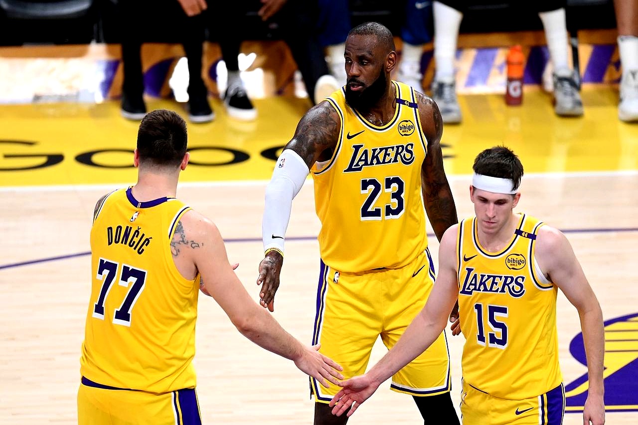 广州队逆转湖人,福克斯状态火热 广州队逆转湖人,福克斯状态火热