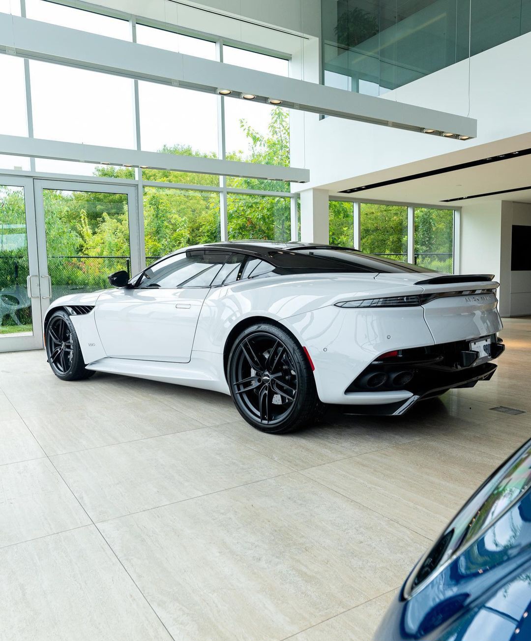 阿斯顿马丁力克迈凯伦,拉塞尔惊艳四座 阿斯顿马丁力克迈凯伦,拉塞尔惊艳四座