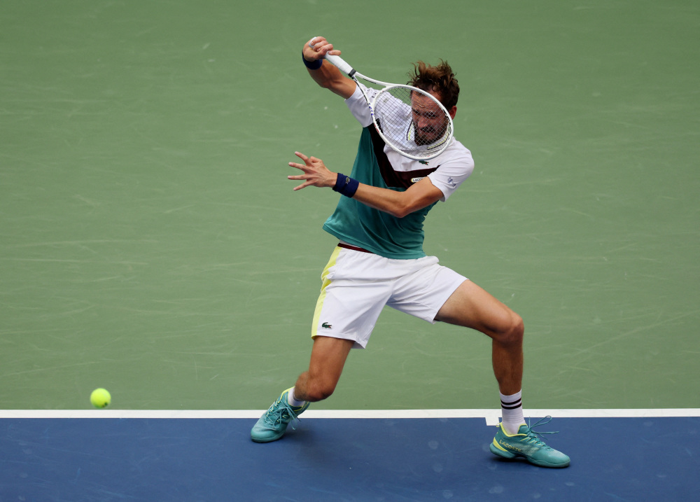 拉沃尔杯力克年终总决赛，梅德韦杰夫点燃赛场