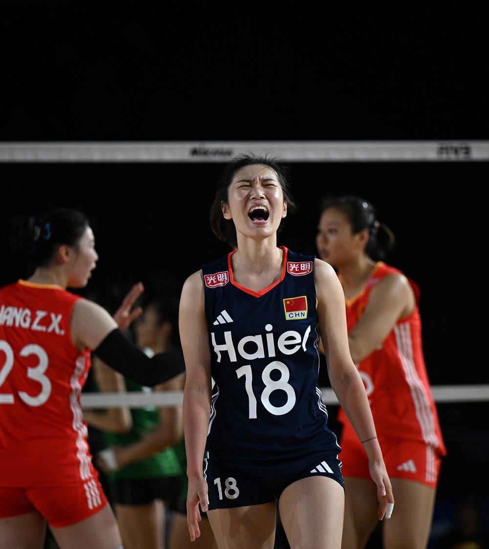 墨西哥队在比赛中实现逆袭,赢得观众喝彩 墨西哥队在比赛中实现逆袭,赢得观众喝彩