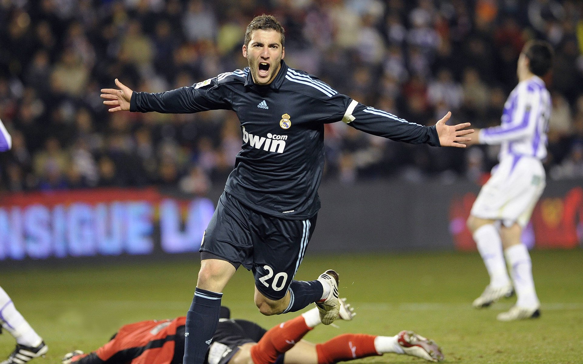 德意志之翼力斩东瀛武士，黄鸭风暴席卷全场