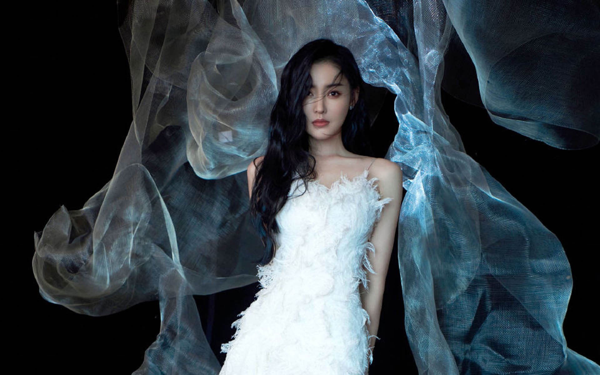 艺术足球的两种解法，当罗马铁骑碾压格子军团，德布劳内奏响火热独奏