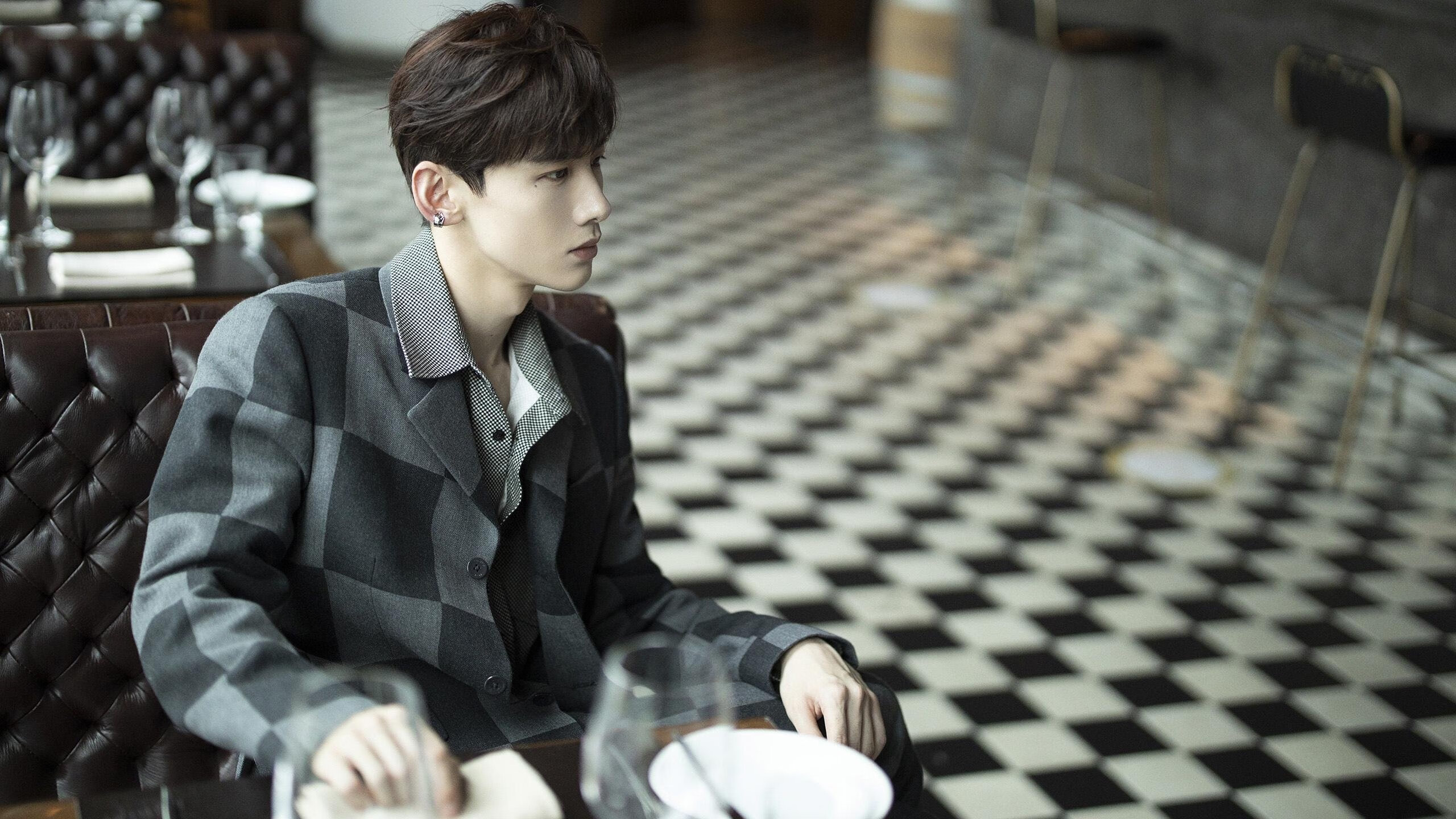 篮球之神的双重奏,东岸约基奇举火烧天,西岸太阳灼穿开拓者