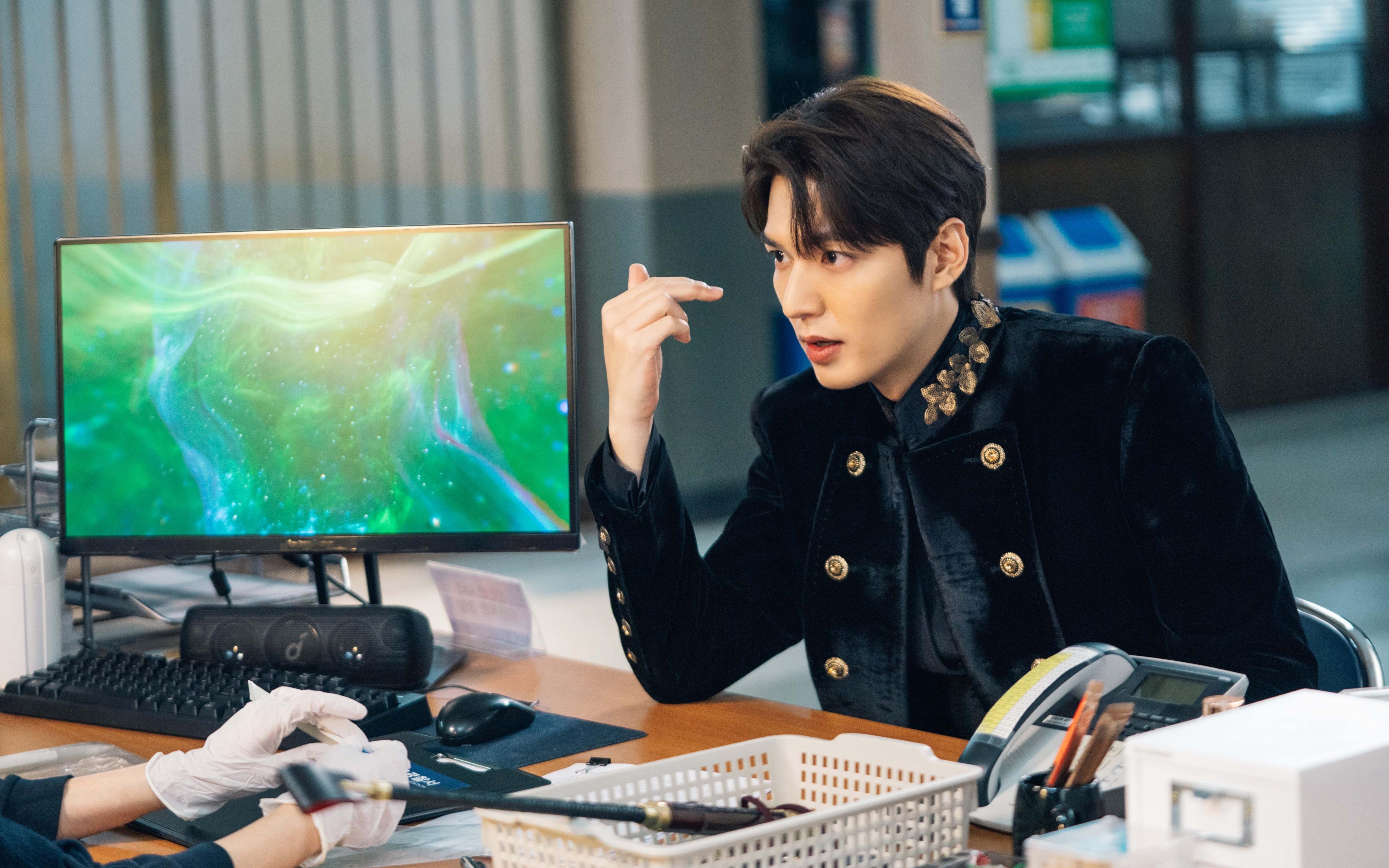 跨越球场的同一种心跳,当芬兰翻盘与门迪接管在同一片天空下